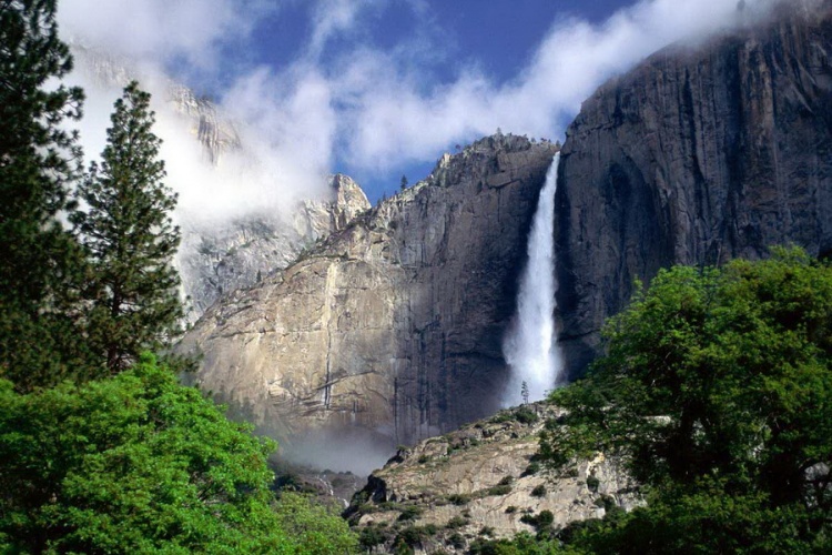Yosemite Şelalesi: Amerika'nın İkonik Doğa Mucizesi