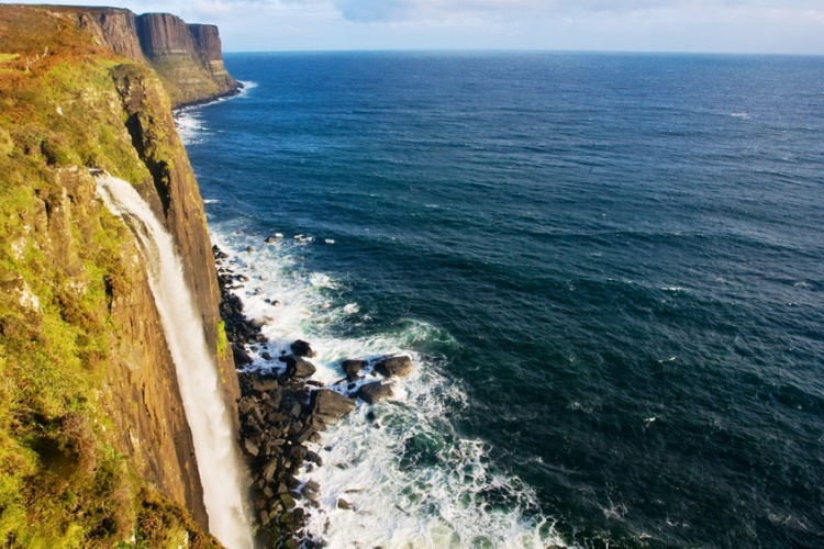 Kilt Rock ve Mealt Falls: İskoçya'nın Skye Adası'nın Etkileyici Doğa Harikası