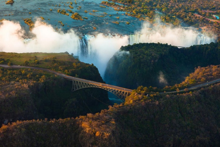 Victoria Şelalesi: Afrika'nın Göz Kamaştırıcı Doğa Harikası