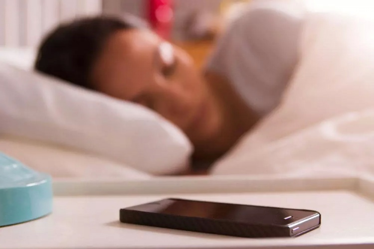 Apple, Telefonlarınızı Şarj Ederken Yanında Uyumayın Uyarısında Bulundu