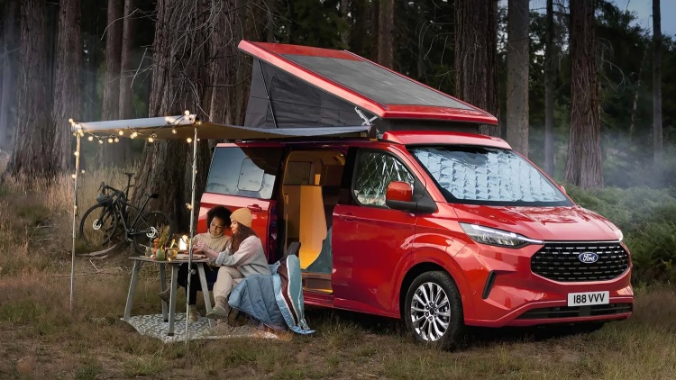 Ford, doğa tutkunlarına hitap eden yeni kamp aracı Transit Custom Nugget'ı duyurdu