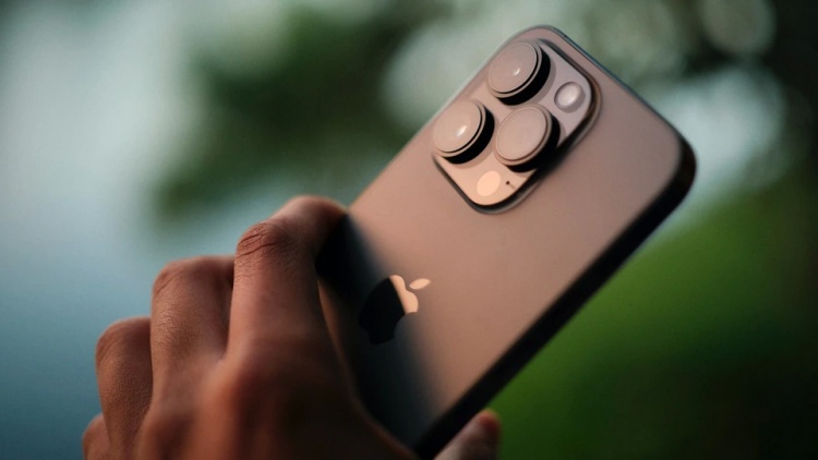 iPhone 15 Pro Max hakkında hayal kırıklığı yaratan söylenti: Pil kapasitesi fazla değişmeyecek!