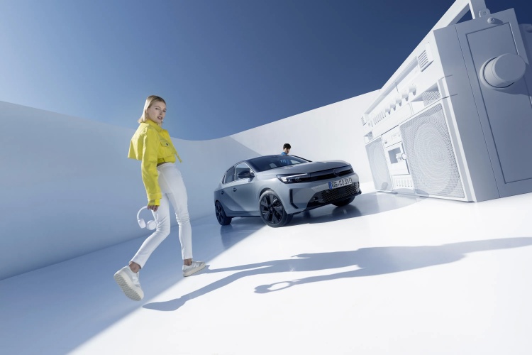 Opel Corsa'nın Yeni Versiyonu ve Elektrikli Modeli Türkiye Piyasasında: Fiyat ve Özellikleri