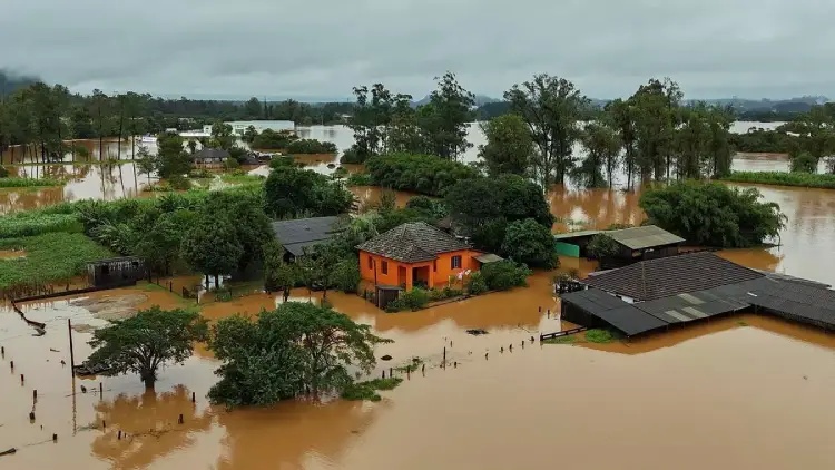 Brezilya'da Sel ve Toprak Kayması Felaketi: 55 Kişi Öldü, 76 Kişi Kayıp