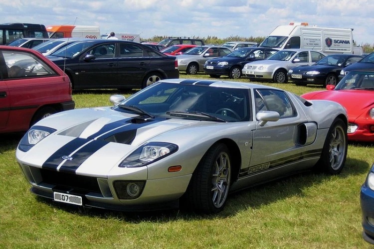 7. 2005 Ford GT