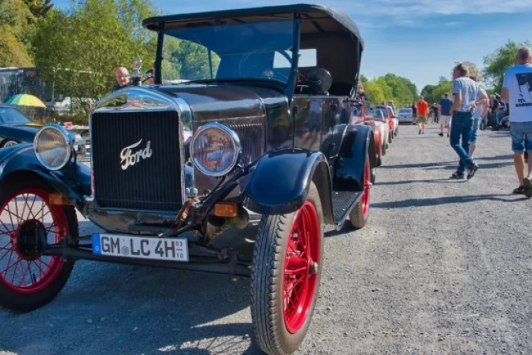 10. 1908 Ford Model T