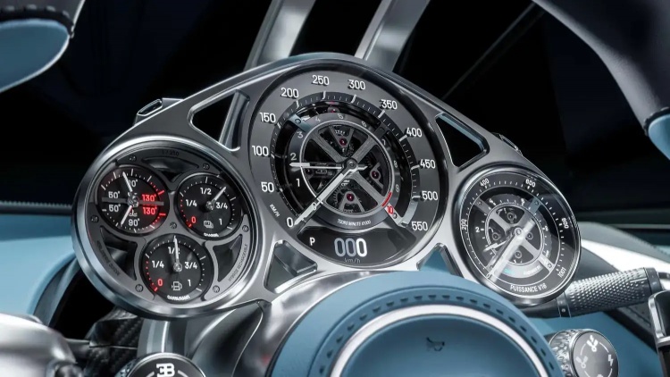 Bugatti'nin Yeni Hibrit Süper Otomobili Tourbillon Tanıtıldı