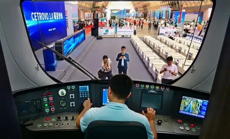 Çin'in Teknolojik Başarısı: Karbon Fiber Yolcu Treni
