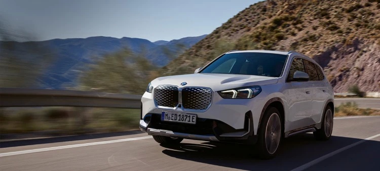 BMW iX1: Şehir İçi ve Şehir Dışı Kullanım İçin İdeal