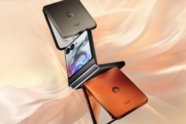 Motorola Razr 50: Google Gemini ile Geliyor