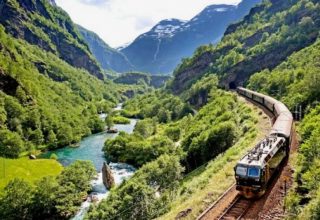 Rayların Üzerinde Unutulmaz Bir Yolculuk: Dünyanın En İyi Tren Rotaları