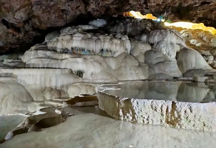 Kaklık Mağarası: Pamukkale'nin Yer Altı Yansıması